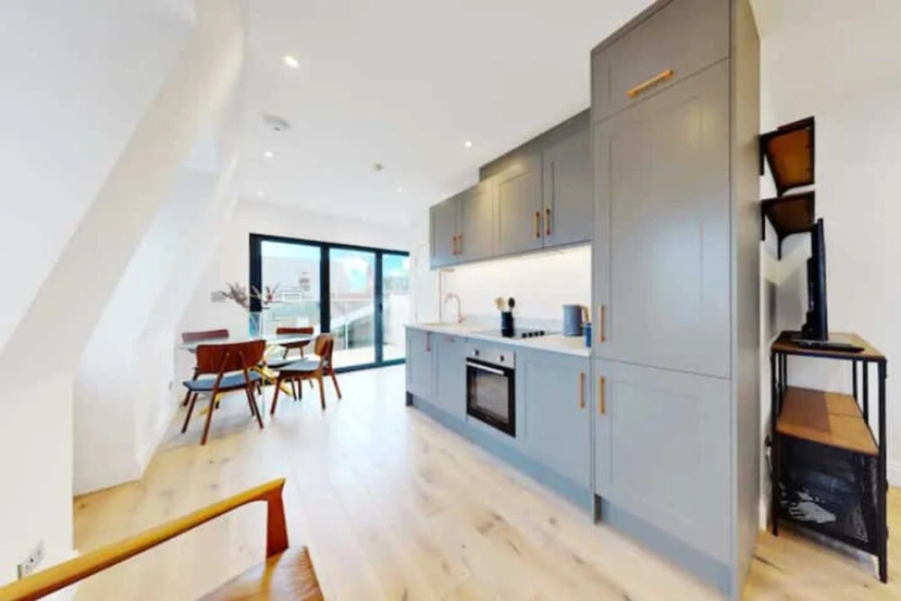 Цены на Stunning 1 Bedroom Apartment With Roof Terrace в Лондоне