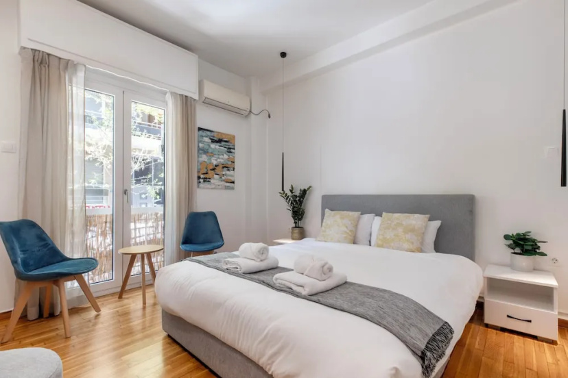 Viora Stunning Deluxe Studio in Athens — отель с удобствами в Афины