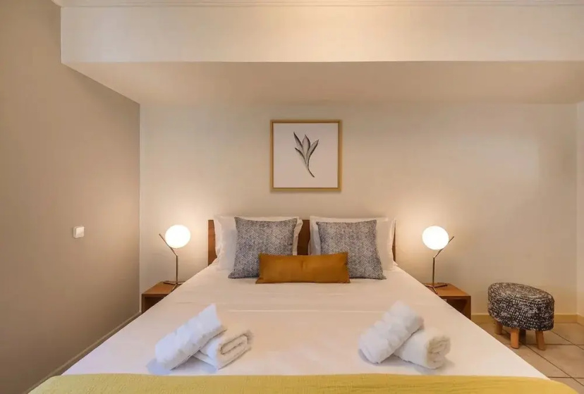 Spacious apartment in Philopappou A7 — отель с удобствами в Афины
