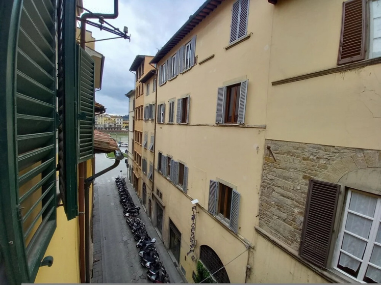 Цены на Moro in Firenze With 4 Bedrooms and 2 Bathrooms в Флоренции