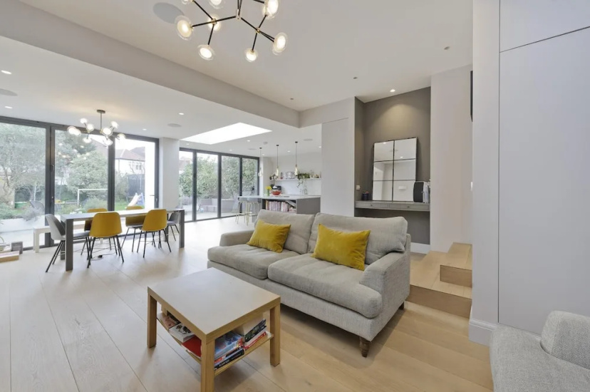 Цены на Wonderful Family Home With Garden Near Twickenham by Underthedoormat в Лондоне