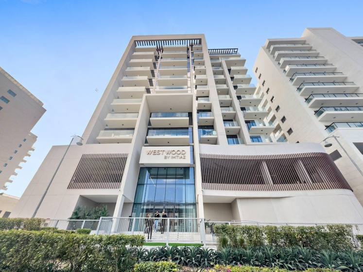Brand new Studio in Al Furjan 2 Mins From Metro — отель с удобным расположением в Дубае