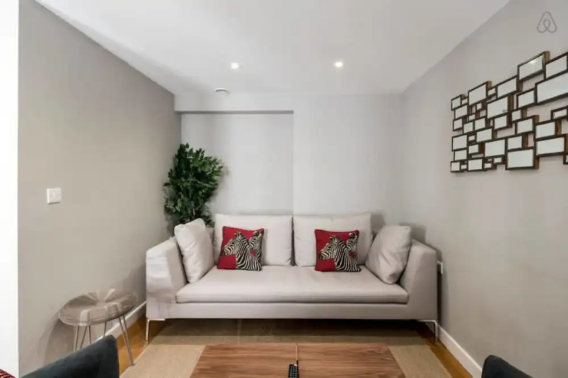 The Norfolk Escape Beautiful And Bright 4 Mews Homes With 16Bdr — отель с удобным расположением в Лондоне