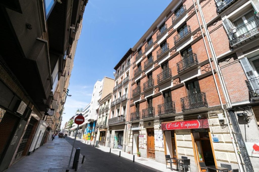 Feelathome Madrid Suites Apartments — отель с удобствами в Мадриде
