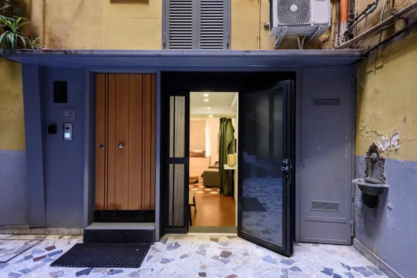 Vico Santa Luciella 20 — отель в Неаполе, Италия