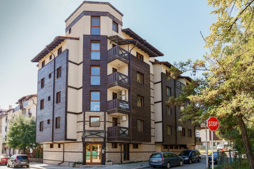 Apartments Bell Tower III Bansko — отель с удобным расположением в Банско
