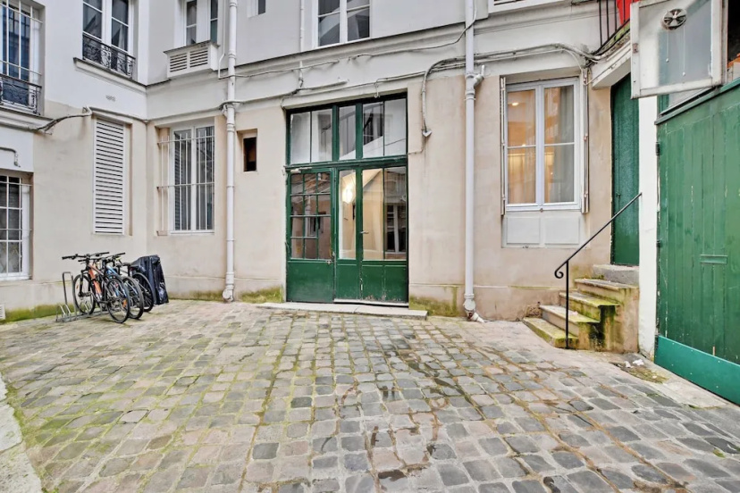 Authentic Apartment - 3br/6p - Moulin Rouge — отель в Париже, Франция