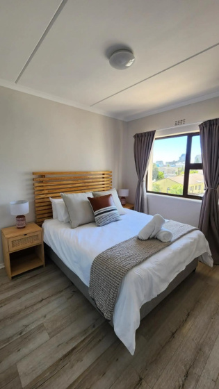 Sunny 2 bedroom apartment in Blouberg Beachfront — отель с удобным расположением в Кейптауне