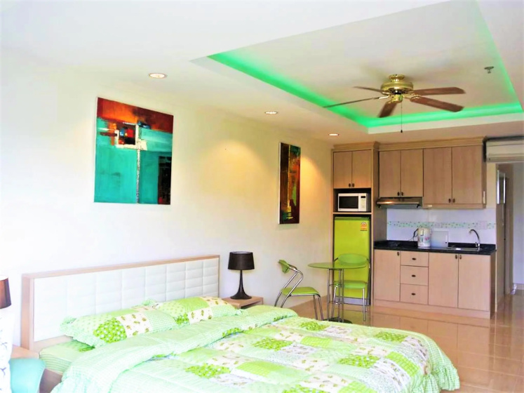 Jomtien beach condominium S2 modern beach front studio apartment — комфортный отель в Паттайе