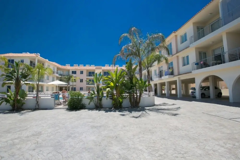 Цены на Beautiful Apartment With Communal Pool, Protaras Apartment 1287 в Протарас