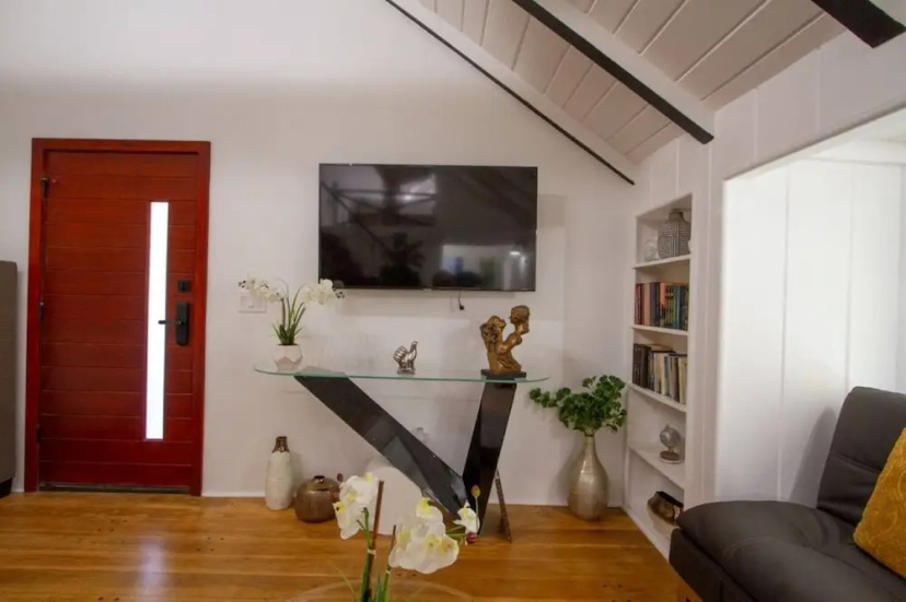 Dreamy Farmhouse In Studio City — отель с удобствами в Лос-Анджелесе