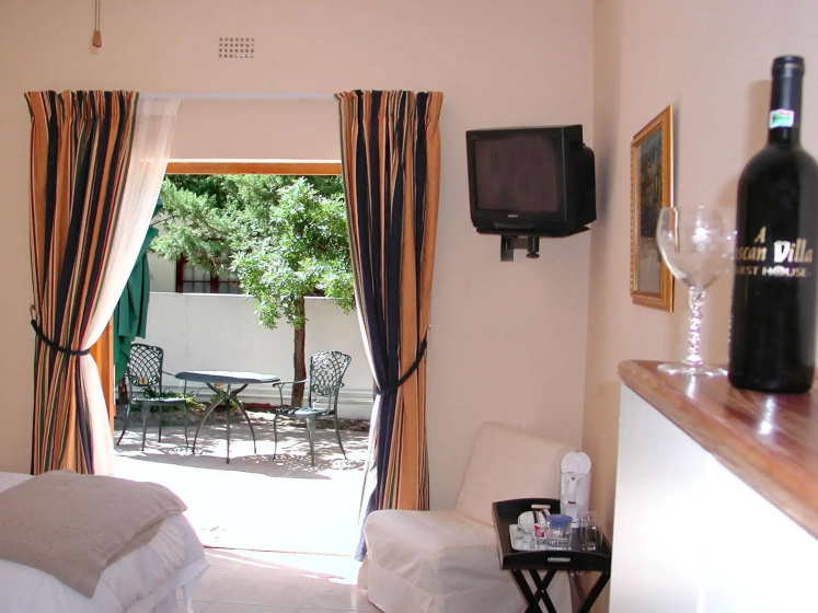 A Tuscan Villa Guest House — отель с удобствами в Кейптауне