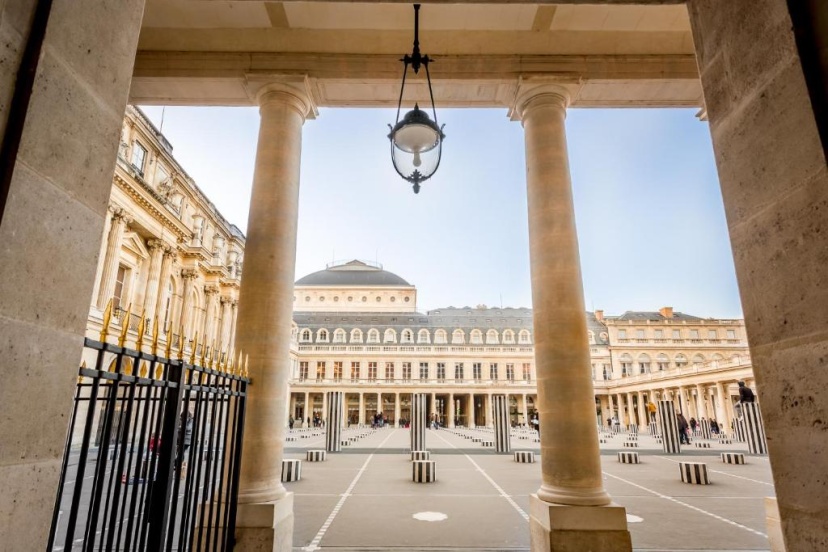 Luxury 6 Bedroom 5 bathroom Palace Apartment - Louvre View — отель с удобным расположением в Париже