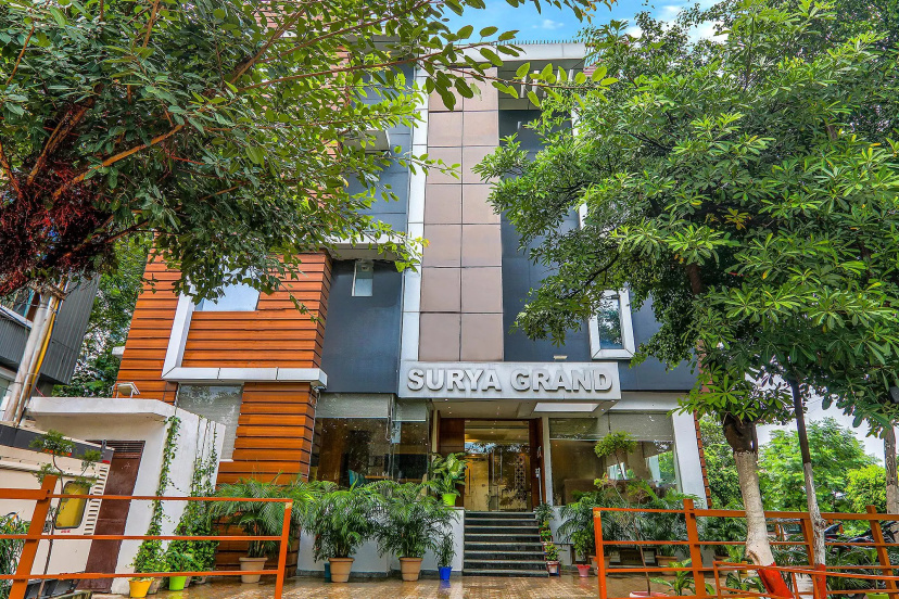 FabHotel Surya - Hotel in Λάκναου - Photo 1
