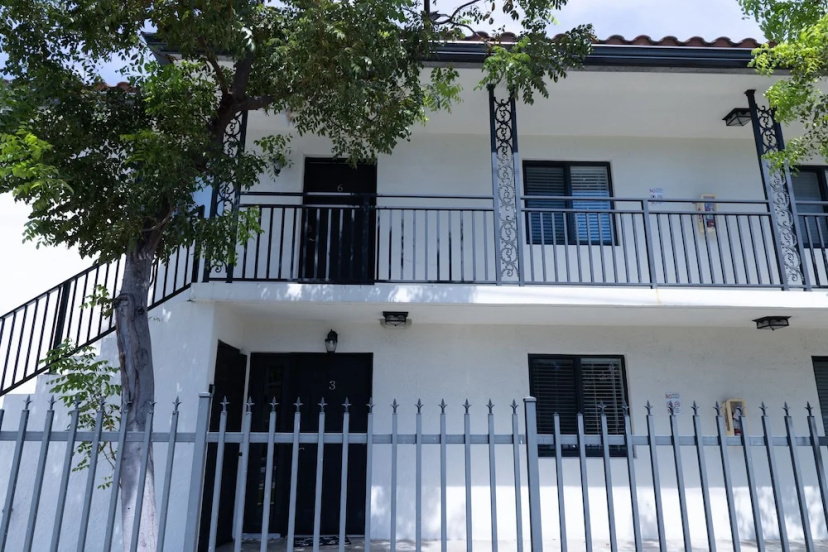 Little Habana Aparts close to Calle 8 — отель с удобствами в Майами