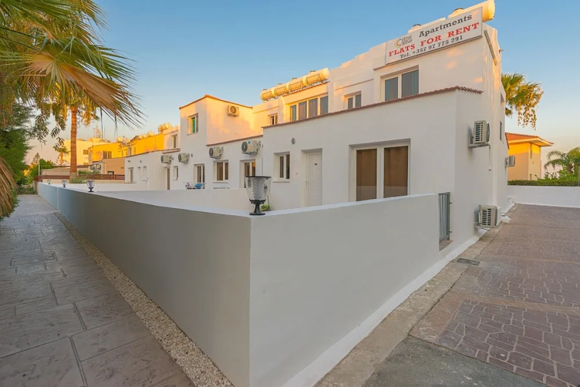 Color Cyprus Amozoniu Apartments 3 — отель в Ларнака, Кипр