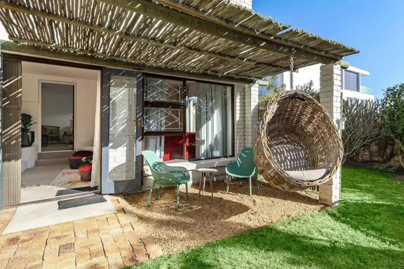 Charming Garden Cottage-campsbay — отель с удобствами в Кейптауне