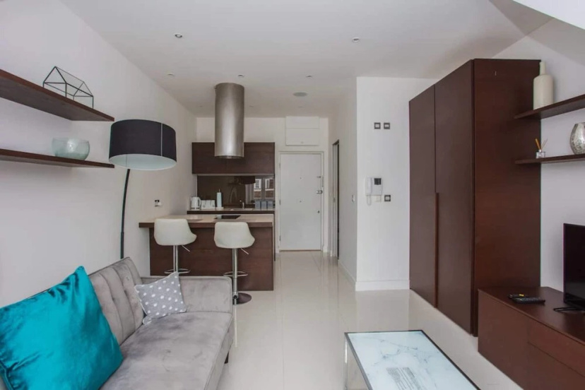 Stylish Studio Apartment Near St Pancras Station — отель с удобствами в Лондоне