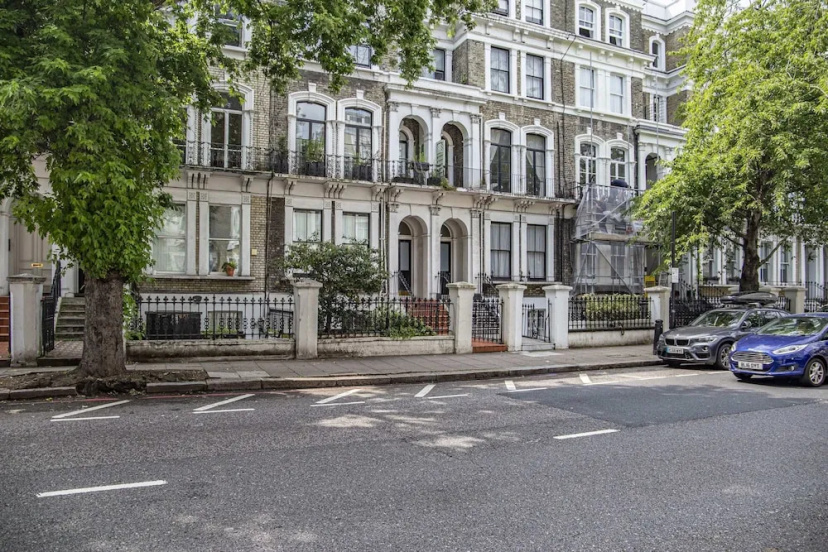 Bright Chelsea Garden Nest — отель с удобным расположением в Лондоне