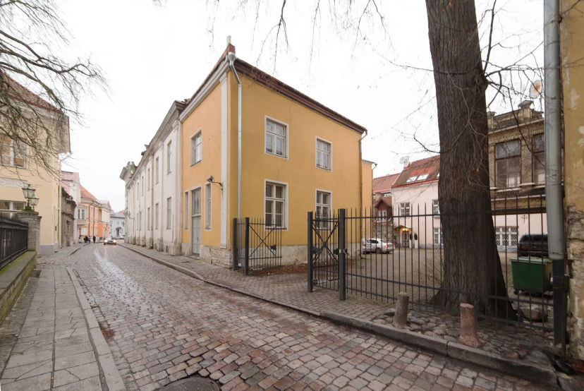 Tallinn City Apartments Toompea Old Town — отель с удобным расположением в таллине