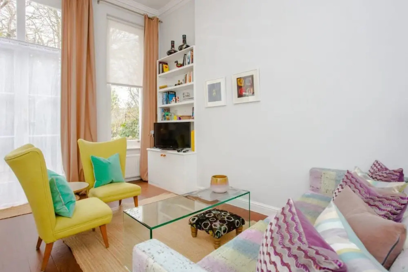 Stylish 2 Bedroom Apartment in Affluent Earls Court — отель в Лондоне, Соединенное Королевство