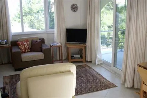 Lakeside Villa — отель с удобствами в Даламане