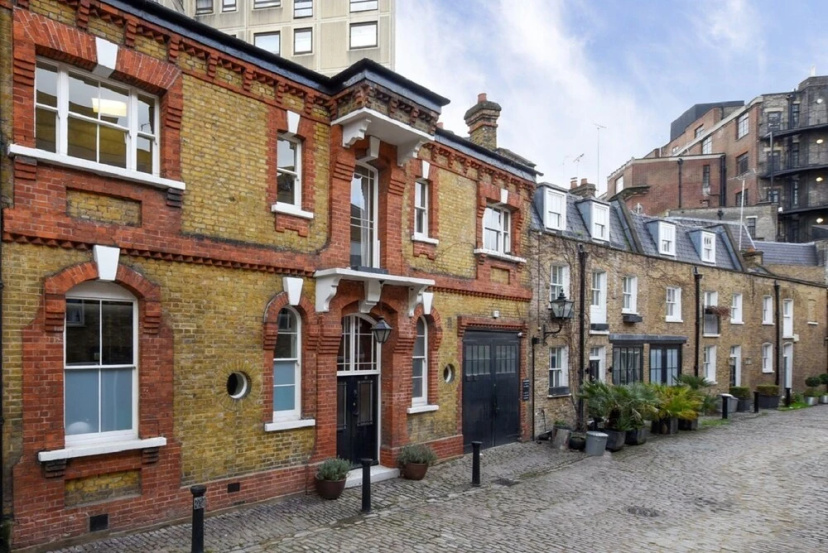 Central London Mews House — отель с удобным расположением в Лондоне