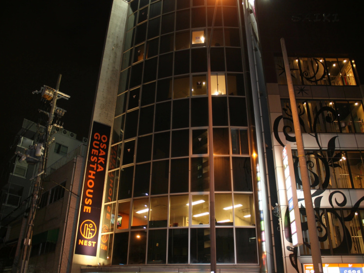 Osaka Guesthouse Nest - Hostel — отель в удобной локации в Осаке