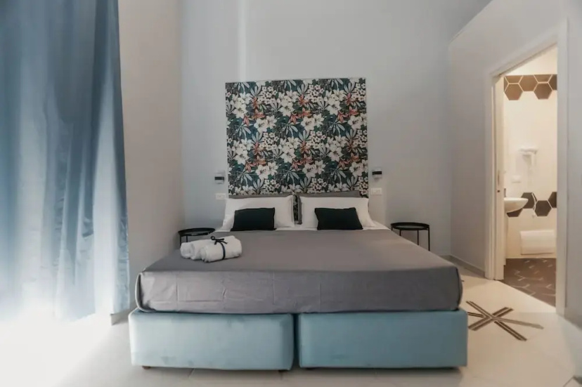 DOMUS MARINA Rooms — отель с удобствами в Неаполе