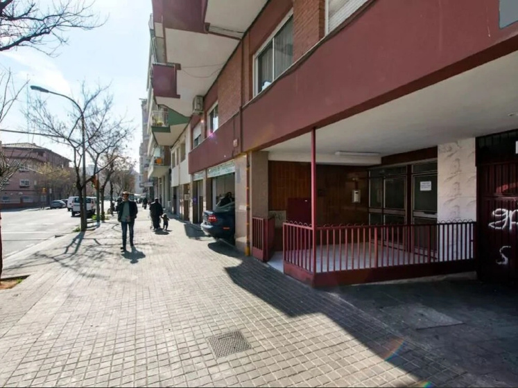 Цены на Big Flat In a Very Quiet Area and Well Connected в Барселоне