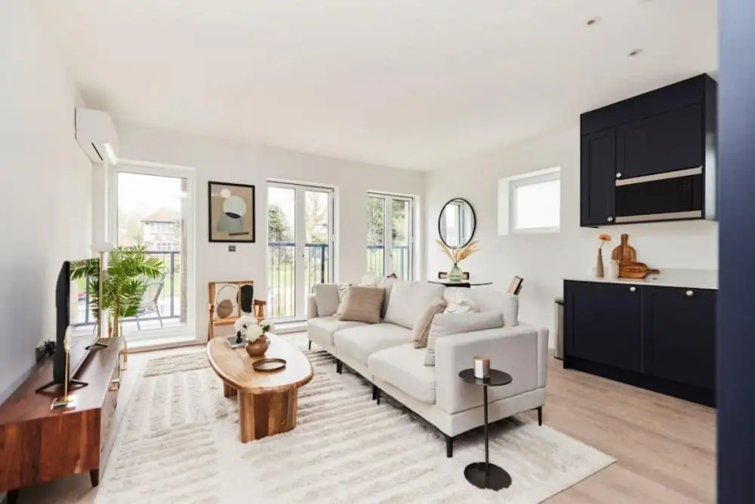 The Wembley Park Gem - Lovely 2bdr Flat With Balcony — отзывы гостей и цены
