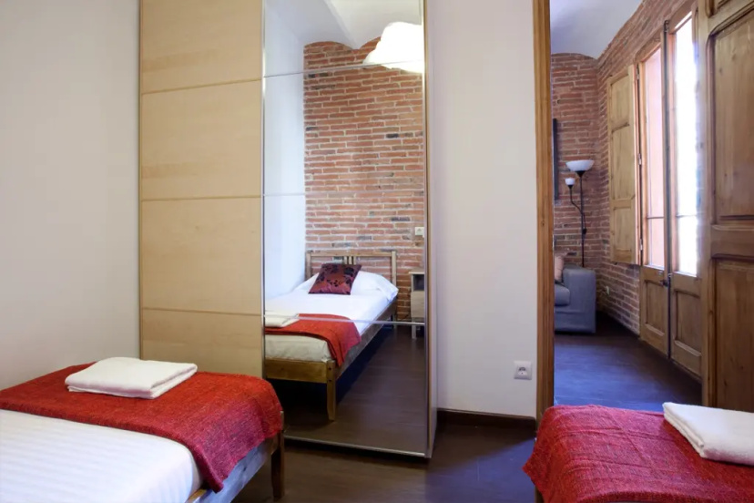 Цены на Best location Sagrada Familia classic Apartment with A/C and free wifi в Барселоне