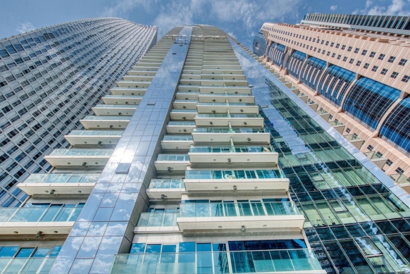 Maison Privee - Aesthetic Apt w/ Stunning Vw in Luxurious Building — отель с удобствами в Дубае