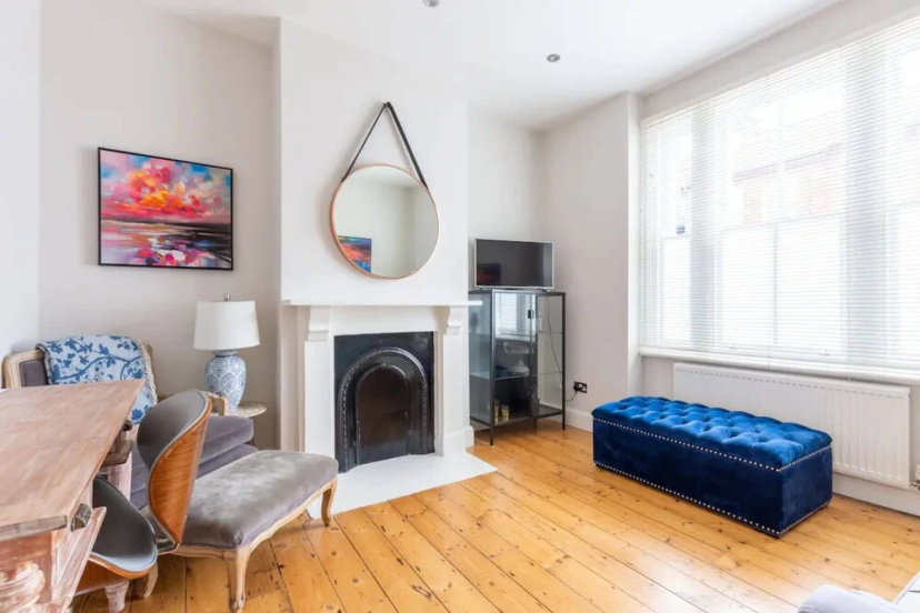 Stylish 1 Bedroom Apartment in Nine Elms With Garden — отель с удобным расположением в Лондоне