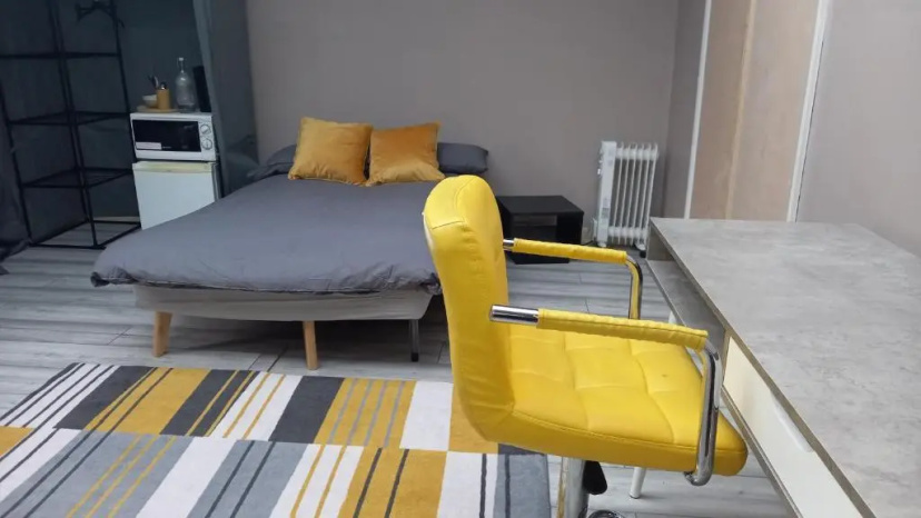 Stunning 1-bed Cabin in Bromley With hot tub — отель с удобствами в Лондоне