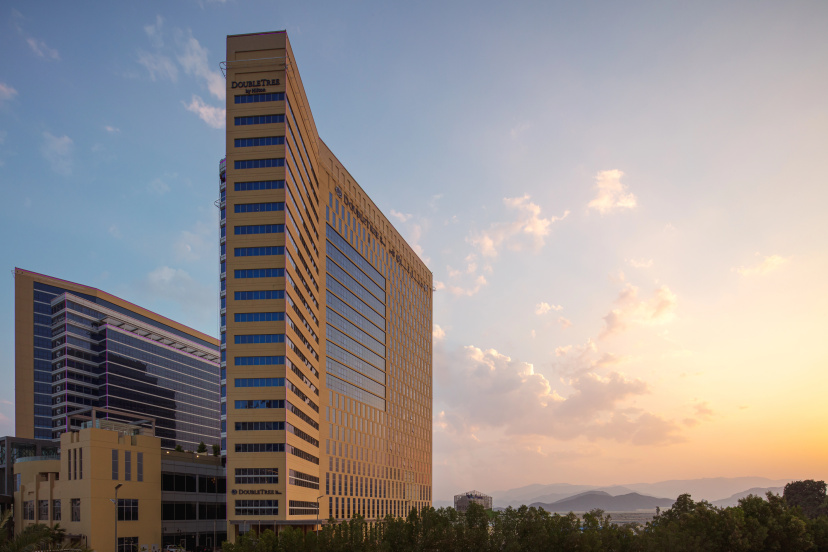 Сравните цены на Doubletree By Hilton Fujairah City в Фуджейра