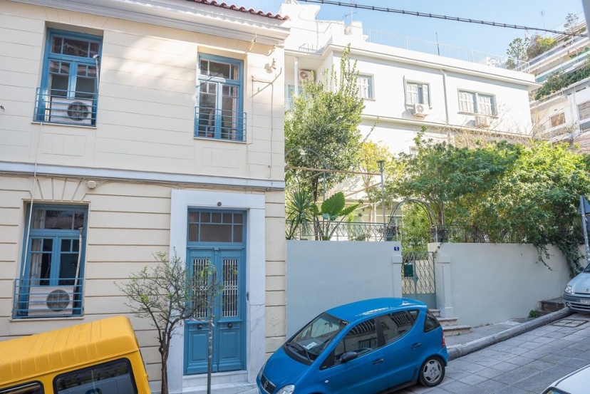 Vintage Athens Apartment by Cloudkeys — отель в Афины, Греция