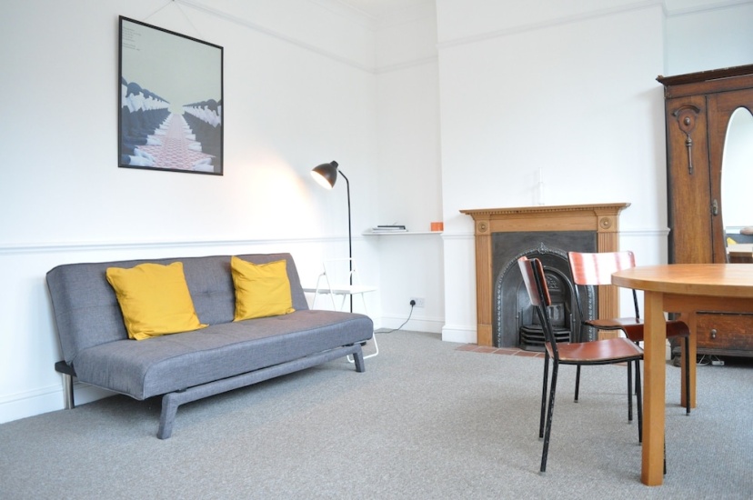 2 Bedroom Apartment in London Zone 2 — отель с удобствами в Лондоне