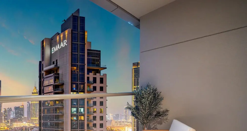 LUX Burj Khalifa Downtown View Studio 2 — отель с удобствами в Дубае