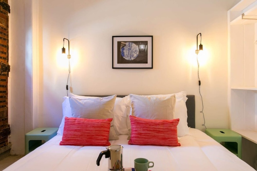 Sunlit Photographers 1bedroom Apartment in Alcântara 3 — отель в Лиссабоне, Португалия