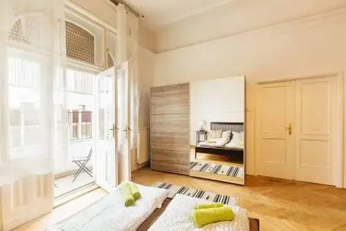 Цены на Living Budapest Apartment - Régi Posta Utca в Будапеште