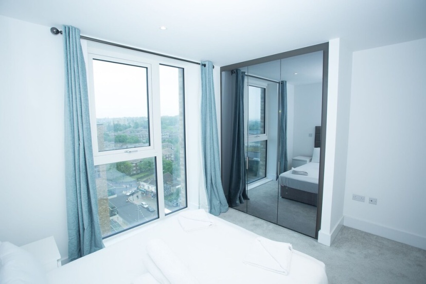 Цены на High view 2 Bedroom apt - Woolwich в Лондоне