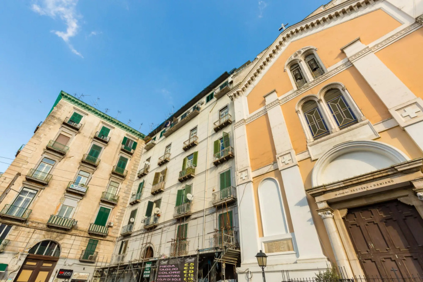 Porta Nolana Apartment by Wonderful Italy — отель с удобным расположением в Неаполе