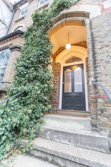 Цены на Spacious 1BR Period Apartment Hampstead в Лондоне
