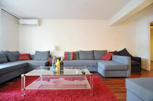 A/C Luxurious Flat Eiffel Convention 80m2 — отель с удобствами в Париже