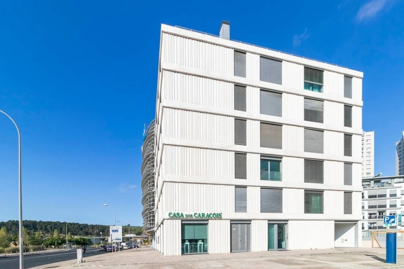 Цены на Spacious Apartment in Residential Campolide в Лиссабоне