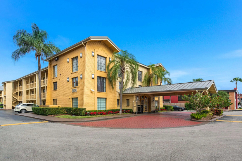 La Quinta Inn by Wyndham Miami Airport North 3 — отель в Майами, Соединенные Штаты Америки