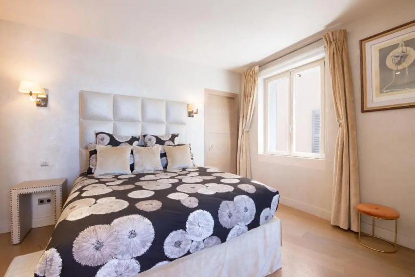 RARE! Appartement, 100m2, Climatise - Port de Saint-Tropez — забронировать отель в Сент-Тропезе