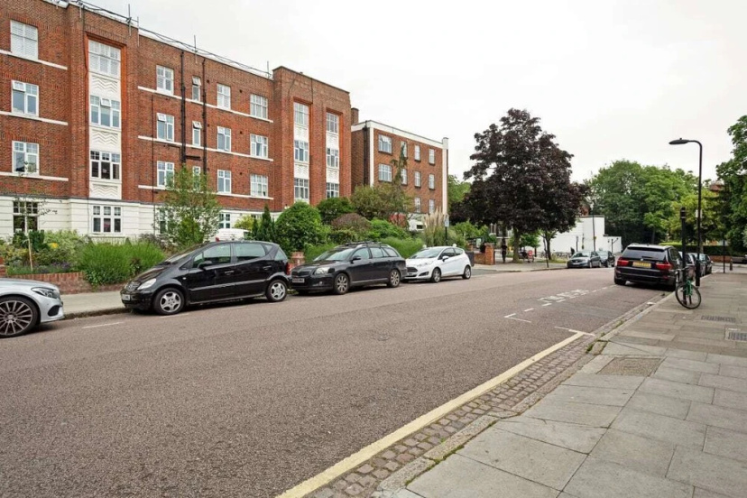 Spacious 1 Bed Apartment Near Kentish Town — комфортный отель в Лондоне