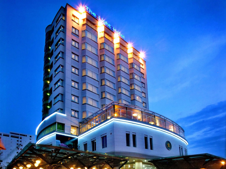 The Light Hotel & Spa — отель с удобствами в Нячанге